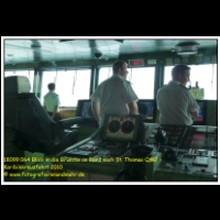 18099 064 Blick in die Bruecke an Bord nach St. Thomas QM2 - Karibikkreuzfahrt 2010.jpg